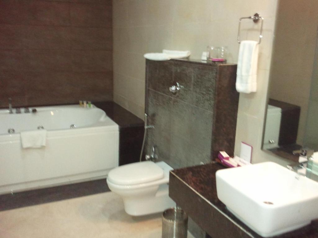 Royal Orchid Central, Шимога Номер фото